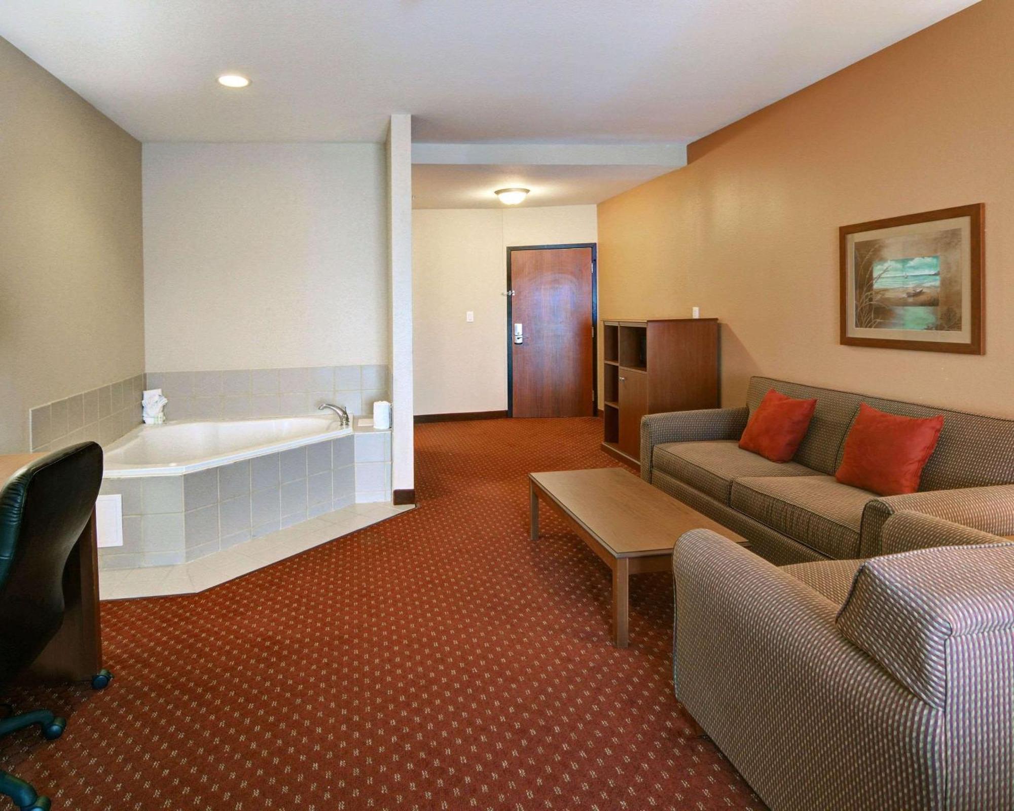 Quality Suites Near Cedar Creek Lake Mabank エクステリア 写真